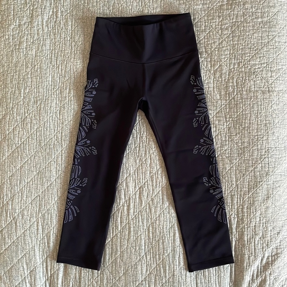 Gap Fit Navy Capri Leggings